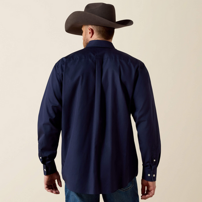 Ariat Men - Wrinkle Free Solid Classic Fit Shirt (Navy) 10020330