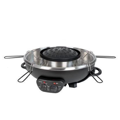 Der Unold Asia Fondue Hot Pot verfügt über ein rundes Gehäuse aus Stahl mit einem schwarzen Bedienfeld, Temperaturreglern und vier an den Seiten befestigten Metallspießen. Er ist mit Griffen für einen einfachen Transport sowie einer zentralen schwarzen Grillplatte ausgestattet.