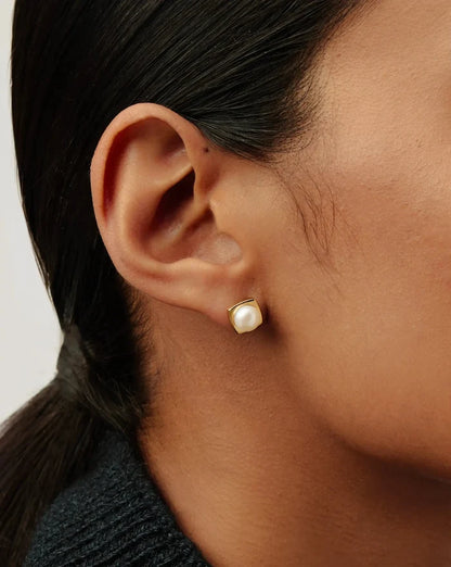 Button Pearl Square Stud Earrings | 18ct Gold Vermeil/Pearl Earrings Missoma