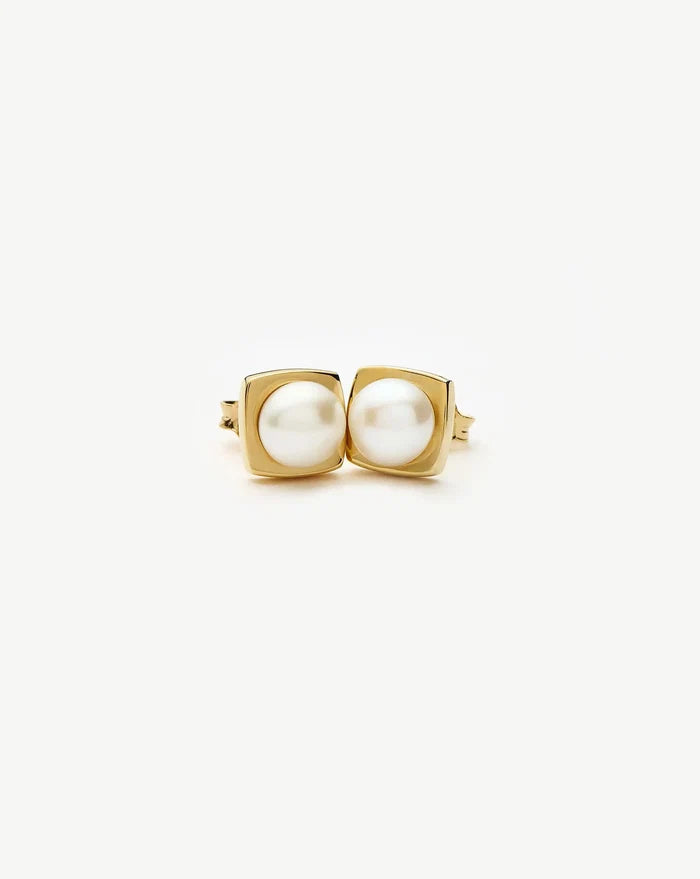 Button Pearl Square Stud Earrings | 18ct Gold Vermeil/Pearl Earrings Missoma