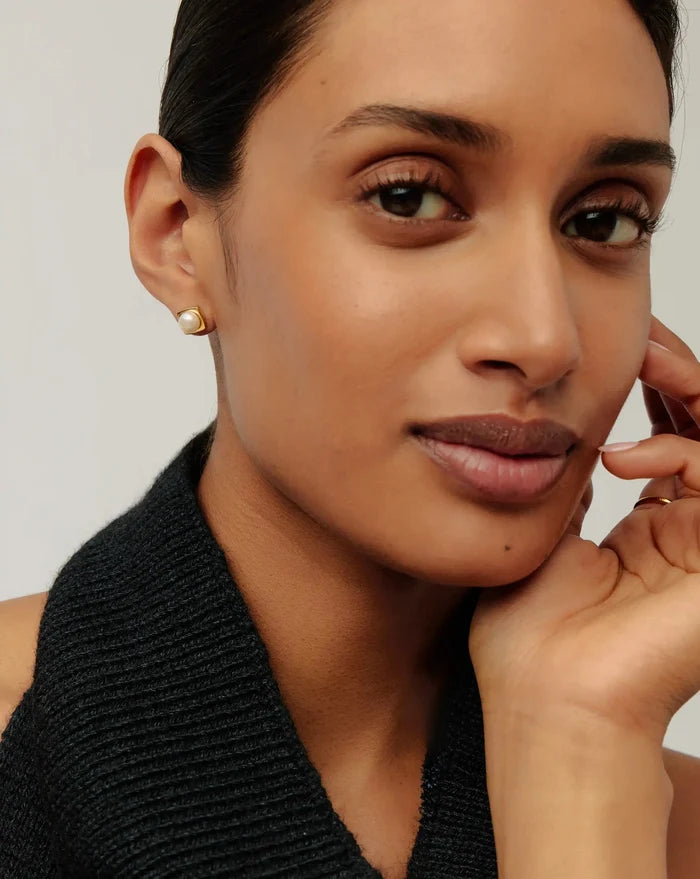 Button Pearl Square Stud Earrings | 18ct Gold Vermeil/Pearl Earrings Missoma