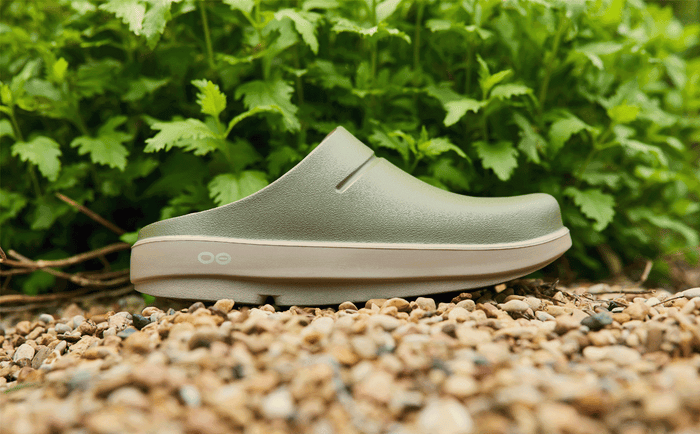 OOcloog Luxe Clog - Foliage product ouside on gravel against bush | lifestyle
