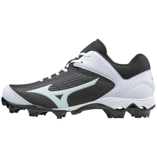 The Mizuno 9-Spike Advanced Finch Elite 3 Women's TPU Molded Fastpitch Softball Cleats (320556) feature a black and white design, lace-up closure, molded studs for traction, and distinctive Mizuno branding—great for softball.