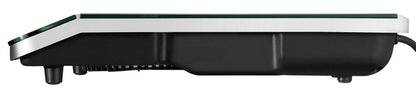 Seitenansicht der Unold AG Einzel-Induktionskochplatte - Schwarz/Edelstahl 581051 (B-Ware), ein schlankes, modernes Induktionskochfeld mit schlankem schwarzem Sockel, Edelstahlverkleidung, dunkler Glasplatte, kleinen Füßen und sichtbarem Netzkabel auf der rechten Seite.